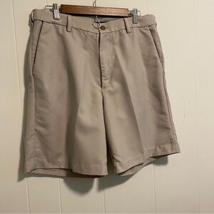 Chaps GOLF Men’s Light Beige Shorts Size 34